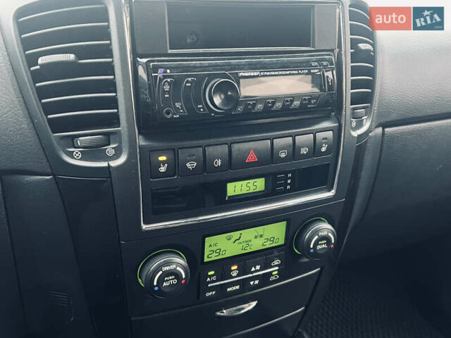 Серый Киа Соренто, объемом двигателя 2.5 л и пробегом 343 тыс. км за 6499 $, фото 13 на Automoto.ua