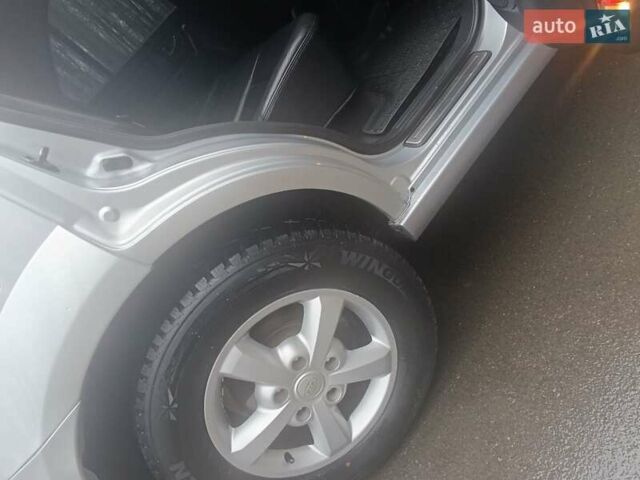 Серый Киа Соренто, объемом двигателя 2.5 л и пробегом 237 тыс. км за 8844 $, фото 30 на Automoto.ua