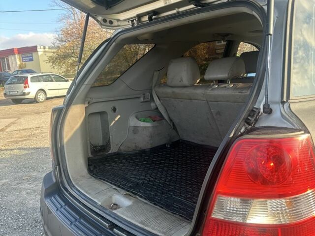 Серый Киа Соренто, объемом двигателя 2.5 л и пробегом 300 тыс. км за 2899 $, фото 6 на Automoto.ua