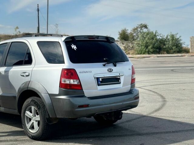 Серый Киа Соренто, объемом двигателя 2.5 л и пробегом 250 тыс. км за 3306 $, фото 3 на Automoto.ua