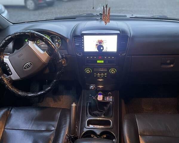 Серый Киа Соренто, объемом двигателя 2.5 л и пробегом 294 тыс. км за 8999 $, фото 6 на Automoto.ua