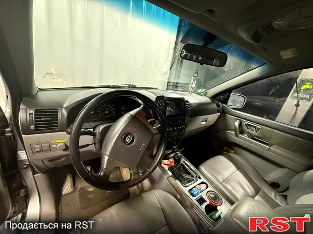 Сірий Кіа Соренто, об'ємом двигуна 2.5 л та пробігом 300 тис. км за 4000 $, фото 7 на Automoto.ua