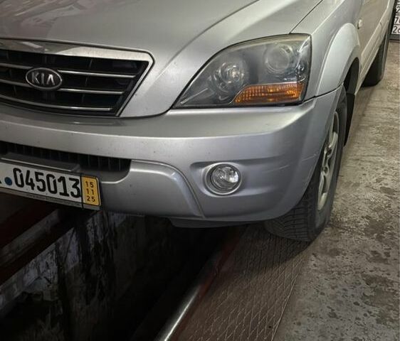 Серый Киа Соренто, объемом двигателя 2.5 л и пробегом 230 тыс. км за 4251 $, фото 1 на Automoto.ua