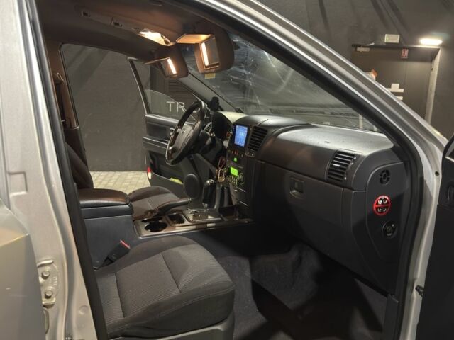 Серый Киа Соренто, объемом двигателя 2.5 л и пробегом 222 тыс. км за 4790 $, фото 12 на Automoto.ua