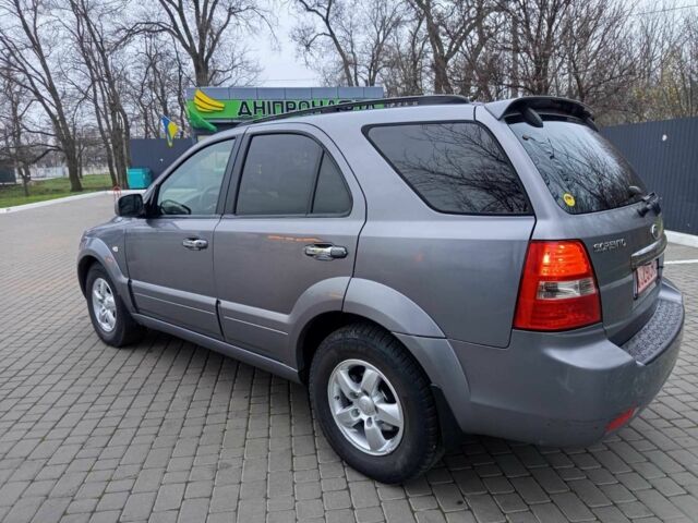 Серый Киа Соренто, объемом двигателя 2.5 л и пробегом 230 тыс. км за 3900 $, фото 2 на Automoto.ua