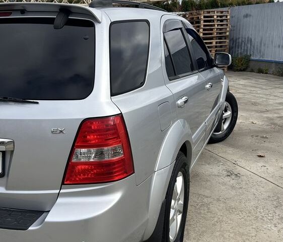 Серый Киа Соренто, объемом двигателя 2.5 л и пробегом 240 тыс. км за 8500 $, фото 6 на Automoto.ua