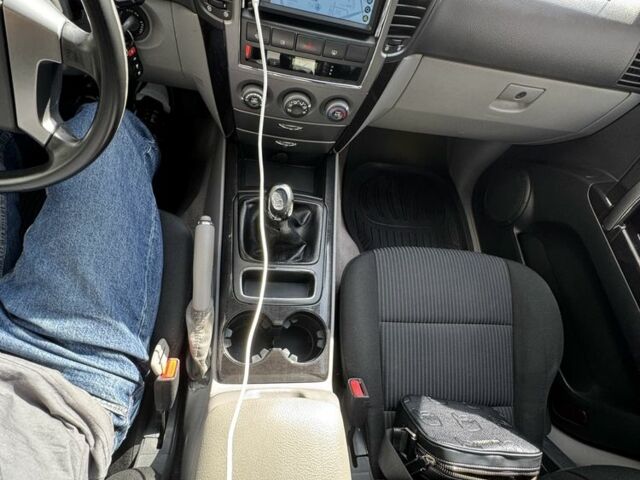 Серый Киа Соренто, объемом двигателя 2.5 л и пробегом 260 тыс. км за 5300 $, фото 15 на Automoto.ua