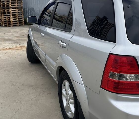 Серый Киа Соренто, объемом двигателя 2.5 л и пробегом 240 тыс. км за 8500 $, фото 7 на Automoto.ua