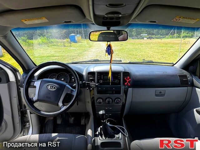 Серый Киа Соренто, объемом двигателя 2.5 л и пробегом 246 тыс. км за 3800 $, фото 7 на Automoto.ua