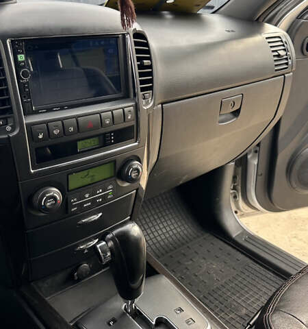 Серый Киа Соренто, объемом двигателя 2.5 л и пробегом 240 тыс. км за 8500 $, фото 16 на Automoto.ua