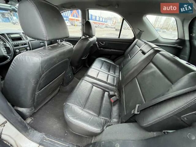 Серый Киа Соренто, объемом двигателя 2.5 л и пробегом 217 тыс. км за 4600 $, фото 9 на Automoto.ua