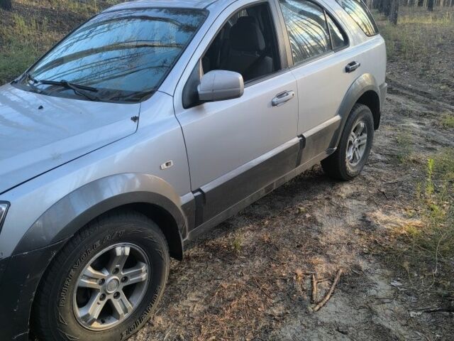 Серый Киа Соренто, объемом двигателя 2.5 л и пробегом 230 тыс. км за 4200 $, фото 4 на Automoto.ua