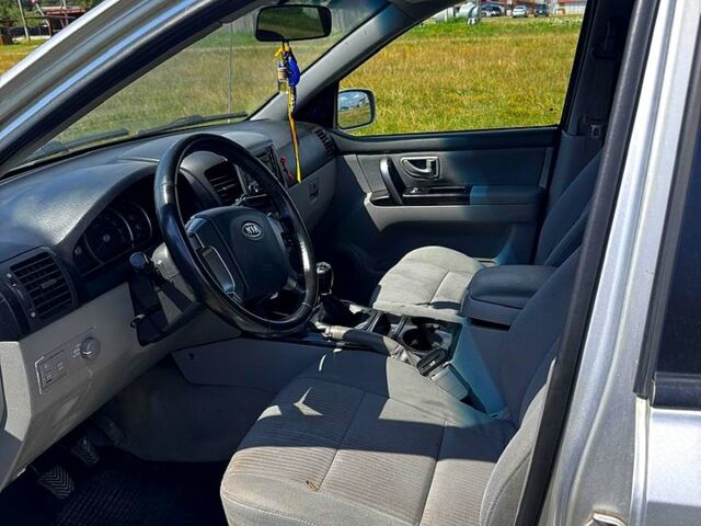 Серый Киа Соренто, объемом двигателя 2.5 л и пробегом 246 тыс. км за 3800 $, фото 5 на Automoto.ua