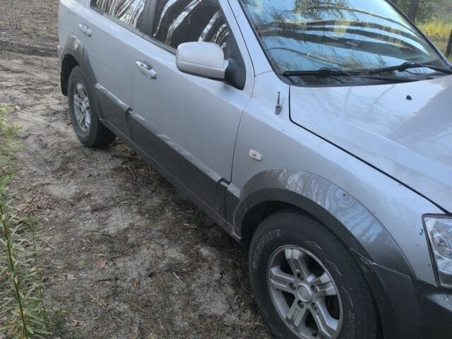 Серый Киа Соренто, объемом двигателя 2.5 л и пробегом 230 тыс. км за 4200 $, фото 3 на Automoto.ua