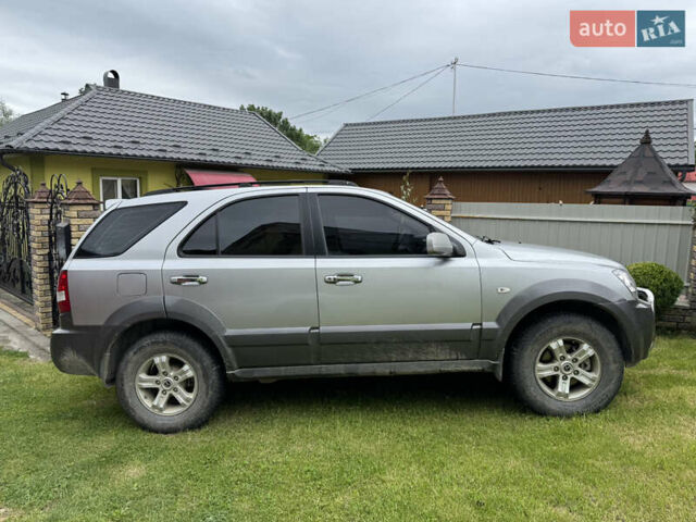 Серый Киа Соренто, объемом двигателя 2.5 л и пробегом 211 тыс. км за 7900 $, фото 3 на Automoto.ua