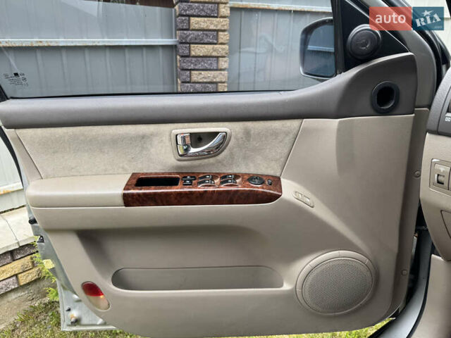 Серый Киа Соренто, объемом двигателя 2.5 л и пробегом 211 тыс. км за 7900 $, фото 14 на Automoto.ua