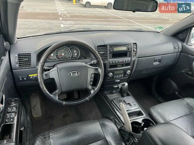 Серый Киа Соренто, объемом двигателя 2.5 л и пробегом 217 тыс. км за 4600 $, фото 11 на Automoto.ua
