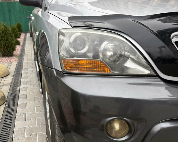 Серый Киа Соренто, объемом двигателя 2.5 л и пробегом 157 тыс. км за 7500 $, фото 2 на Automoto.ua