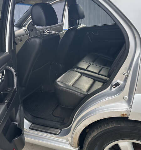 Серый Киа Соренто, объемом двигателя 2.5 л и пробегом 240 тыс. км за 8500 $, фото 11 на Automoto.ua