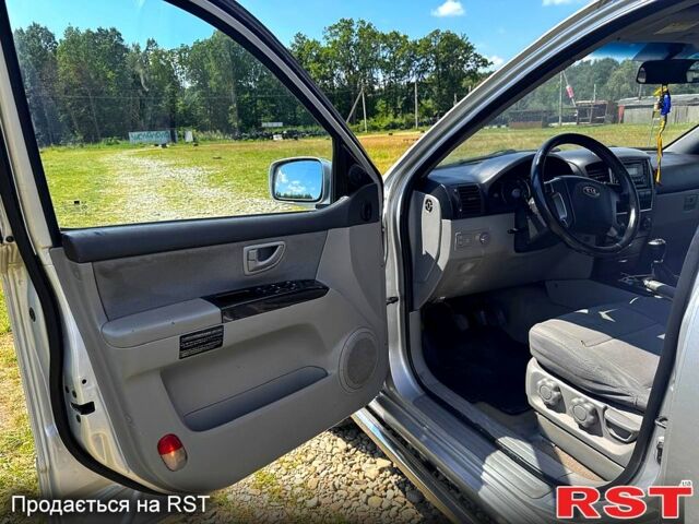 Серый Киа Соренто, объемом двигателя 2.5 л и пробегом 246 тыс. км за 3800 $, фото 6 на Automoto.ua