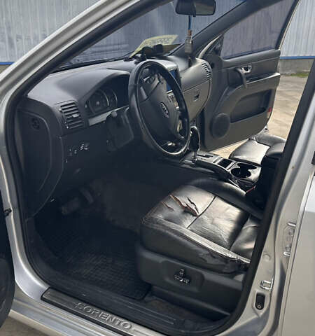 Серый Киа Соренто, объемом двигателя 2.5 л и пробегом 240 тыс. км за 8500 $, фото 14 на Automoto.ua