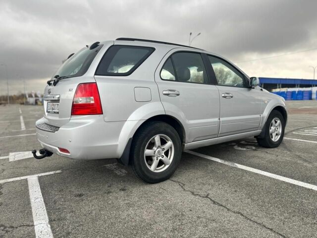 Серый Киа Соренто, объемом двигателя 2.5 л и пробегом 217 тыс. км за 4600 $, фото 6 на Automoto.ua