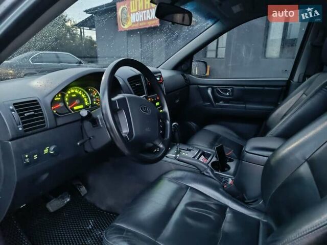 Серый Киа Соренто, объемом двигателя 2.5 л и пробегом 308 тыс. км за 7800 $, фото 25 на Automoto.ua
