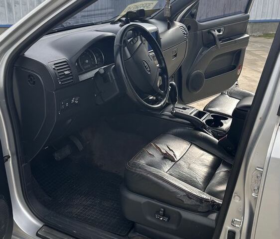 Серый Киа Соренто, объемом двигателя 2.5 л и пробегом 240 тыс. км за 8500 $, фото 5 на Automoto.ua