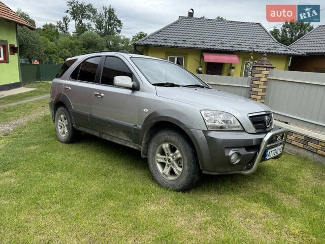 Серый Киа Соренто, объемом двигателя 2.5 л и пробегом 211 тыс. км за 7900 $, фото 2 на Automoto.ua