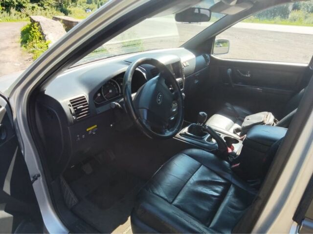 Серый Киа Соренто, объемом двигателя 2.5 л и пробегом 242 тыс. км за 4000 $, фото 7 на Automoto.ua