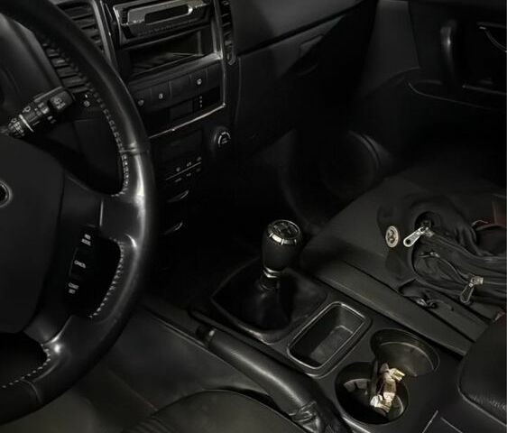 Серый Киа Соренто, объемом двигателя 2.5 л и пробегом 230 тыс. км за 4251 $, фото 3 на Automoto.ua