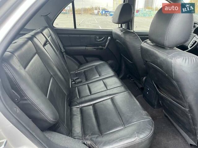 Серый Киа Соренто, объемом двигателя 2.5 л и пробегом 217 тыс. км за 4600 $, фото 8 на Automoto.ua