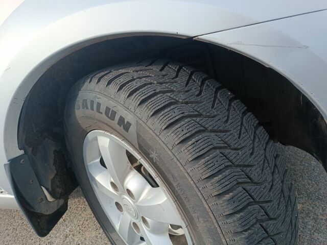 Серый Киа Соренто, объемом двигателя 2.5 л и пробегом 333 тыс. км за 8200 $, фото 1 на Automoto.ua