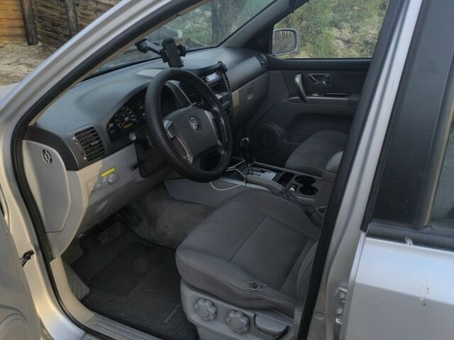 Серый Киа Соренто, объемом двигателя 2.5 л и пробегом 230 тыс. км за 4200 $, фото 6 на Automoto.ua