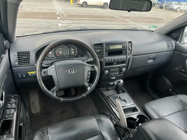 Серый Киа Соренто, объемом двигателя 2.5 л и пробегом 217 тыс. км за 4600 $, фото 11 на Automoto.ua