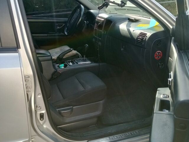 Сірий Кіа Соренто, об'ємом двигуна 2.5 л та пробігом 270 тис. км за 8300 $, фото 7 на Automoto.ua