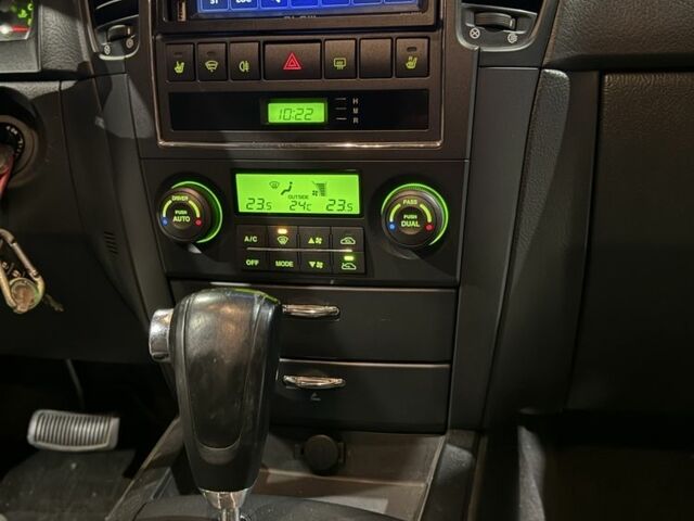 Серый Киа Соренто, объемом двигателя 2.5 л и пробегом 222 тыс. км за 4790 $, фото 13 на Automoto.ua