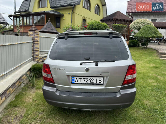 Серый Киа Соренто, объемом двигателя 2.5 л и пробегом 211 тыс. км за 7900 $, фото 5 на Automoto.ua