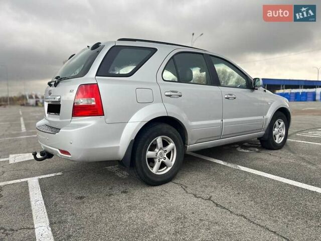 Серый Киа Соренто, объемом двигателя 2.5 л и пробегом 217 тыс. км за 4600 $, фото 5 на Automoto.ua