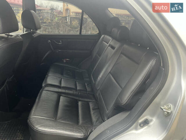 Серый Киа Соренто, объемом двигателя 2.5 л и пробегом 265 тыс. км за 7800 $, фото 4 на Automoto.ua