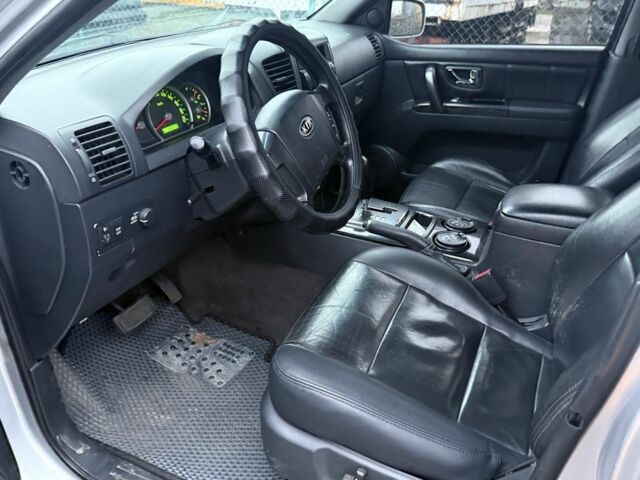 Сірий Кіа Соренто, об'ємом двигуна 2.5 л та пробігом 300 тис. км за 6000 $, фото 10 на Automoto.ua