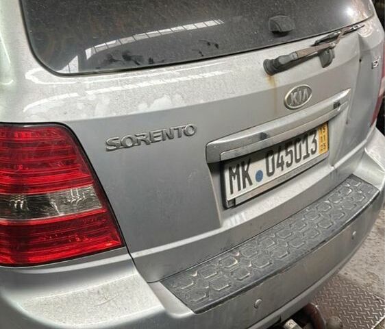 Серый Киа Соренто, объемом двигателя 2.5 л и пробегом 230 тыс. км за 4251 $, фото 4 на Automoto.ua