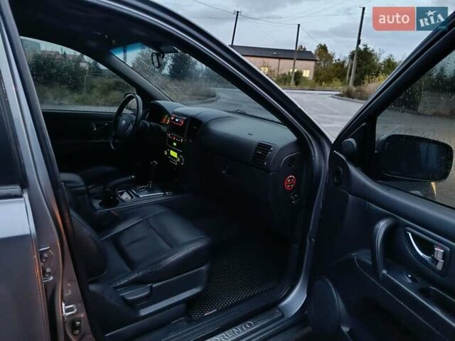 Серый Киа Соренто, объемом двигателя 2.5 л и пробегом 308 тыс. км за 7800 $, фото 32 на Automoto.ua