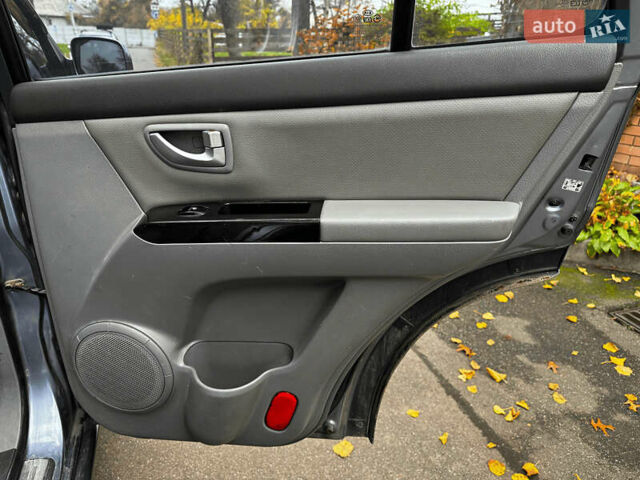 Серый Киа Соренто, объемом двигателя 2.5 л и пробегом 251 тыс. км за 7490 $, фото 22 на Automoto.ua