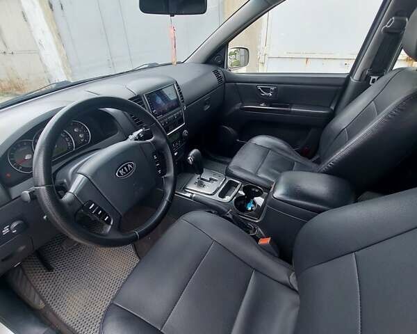 Серый Киа Соренто, объемом двигателя 2.5 л и пробегом 201 тыс. км за 10000 $, фото 5 на Automoto.ua