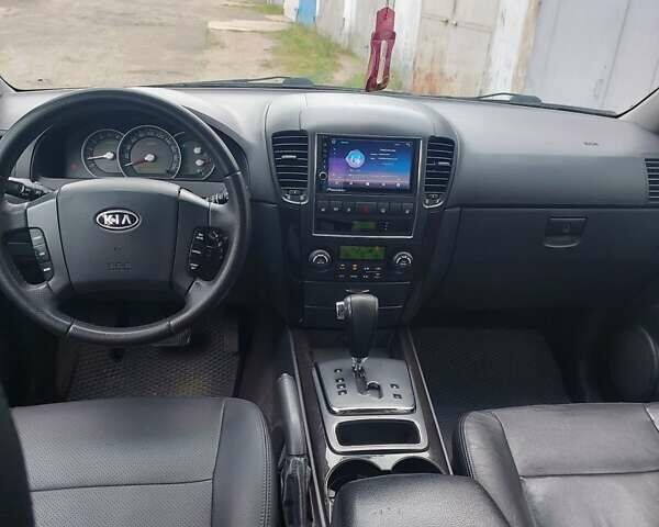 Серый Киа Соренто, объемом двигателя 2.5 л и пробегом 201 тыс. км за 10000 $, фото 6 на Automoto.ua