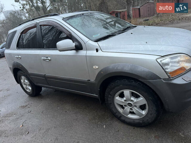 Серый Киа Соренто, объемом двигателя 3.3 л и пробегом 230 тыс. км за 8700 $, фото 2 на Automoto.ua