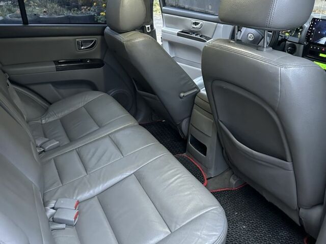 Сірий Кіа Соренто, об'ємом двигуна 2.5 л та пробігом 245 тис. км за 7500 $, фото 9 на Automoto.ua