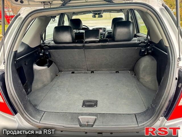 Серый Киа Соренто, объемом двигателя 2.5 л и пробегом 240 тыс. км за 6000 $, фото 12 на Automoto.ua