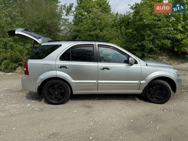 Сірий Кіа Соренто, об'ємом двигуна 2.5 л та пробігом 290 тис. км за 4800 $, фото 4 на Automoto.ua